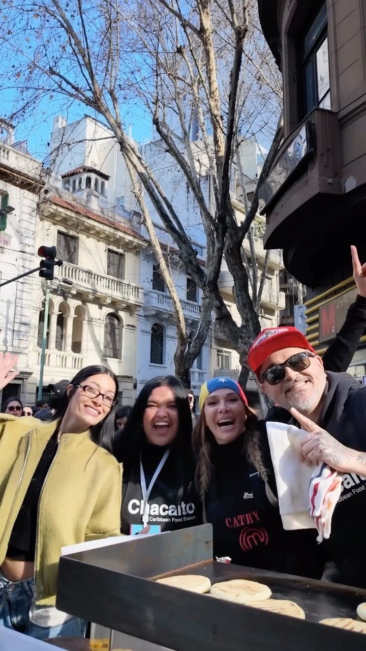 El Arepazo Solidario reunió a la comunidad venezolana en Buenos Aires con la consigna de que cada consumo se transformara en ayuda para personas que siguen en refugios y campamentos