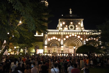 En la catedral de Manila,