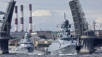 Ucrania lanza un ataque masivo contra la flota báltica de Rusia en San Petersburgo