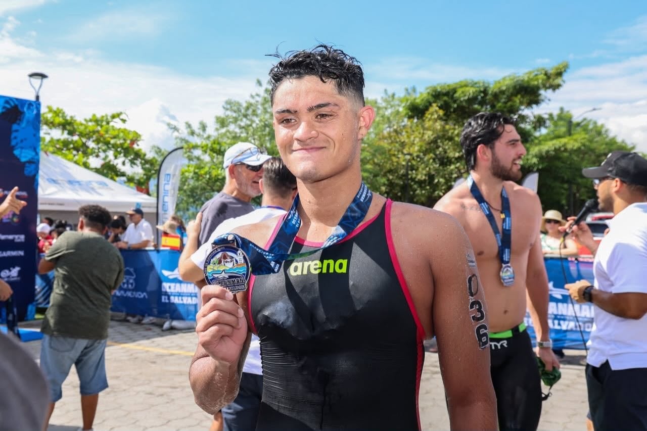 En una prueba que exigió máxima resistencia física y lectura táctica, Jeison Rojas completó los 10K del lago de Ilopango (Cortesía: Oceanman El Salvador).
