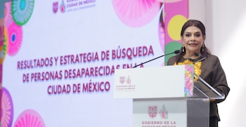 La jefa de gobierno de la Ciudad de México, Clara Brugada, encabezó la presentación de nuevas medidas para fortalecer las búsquedas y mejorar la coordinación entre las autoridades y las familias, el martes 27 de octubre. (Crédito: Gobierno de la CDMX)