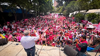 Somos MX celebra en el Monumento a la Revolución su registro como partido político: “¡Fuera Morena!”