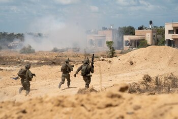 Tropas israelíes desplegadas en el sur de Gaza, un enclave territorial que Hamas utiliza para sus operaciones terroristas (EFE)