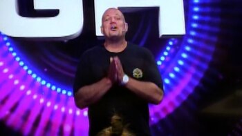 Ariel entró a dejarles un