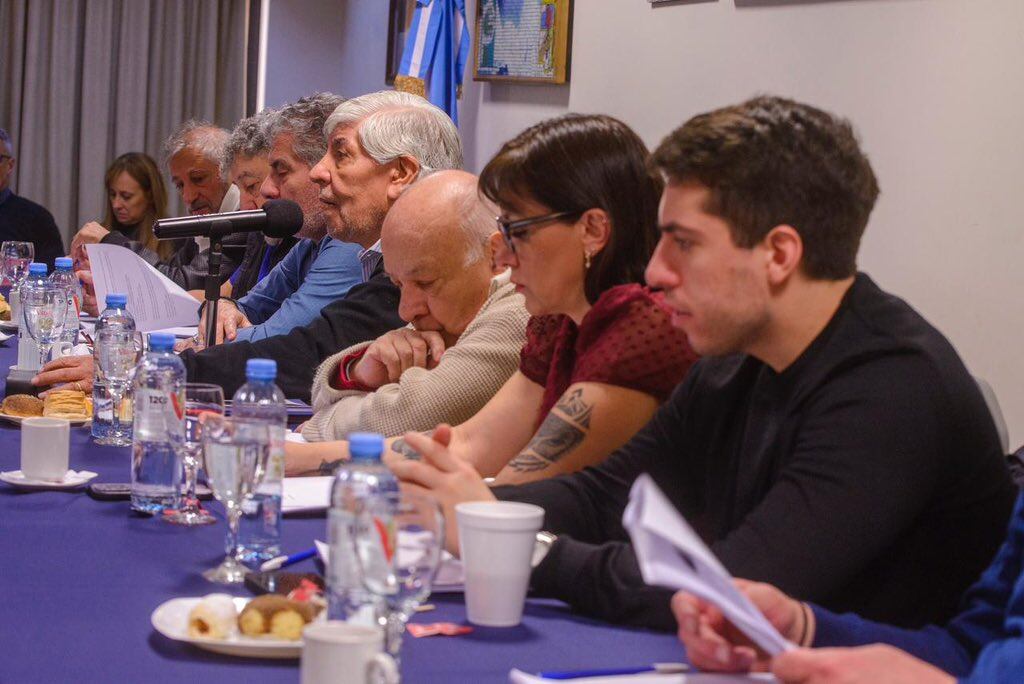 Jerónimo Moyano (a la derecha), durante la asamblea de la Federación de Trabajadores Camioneros