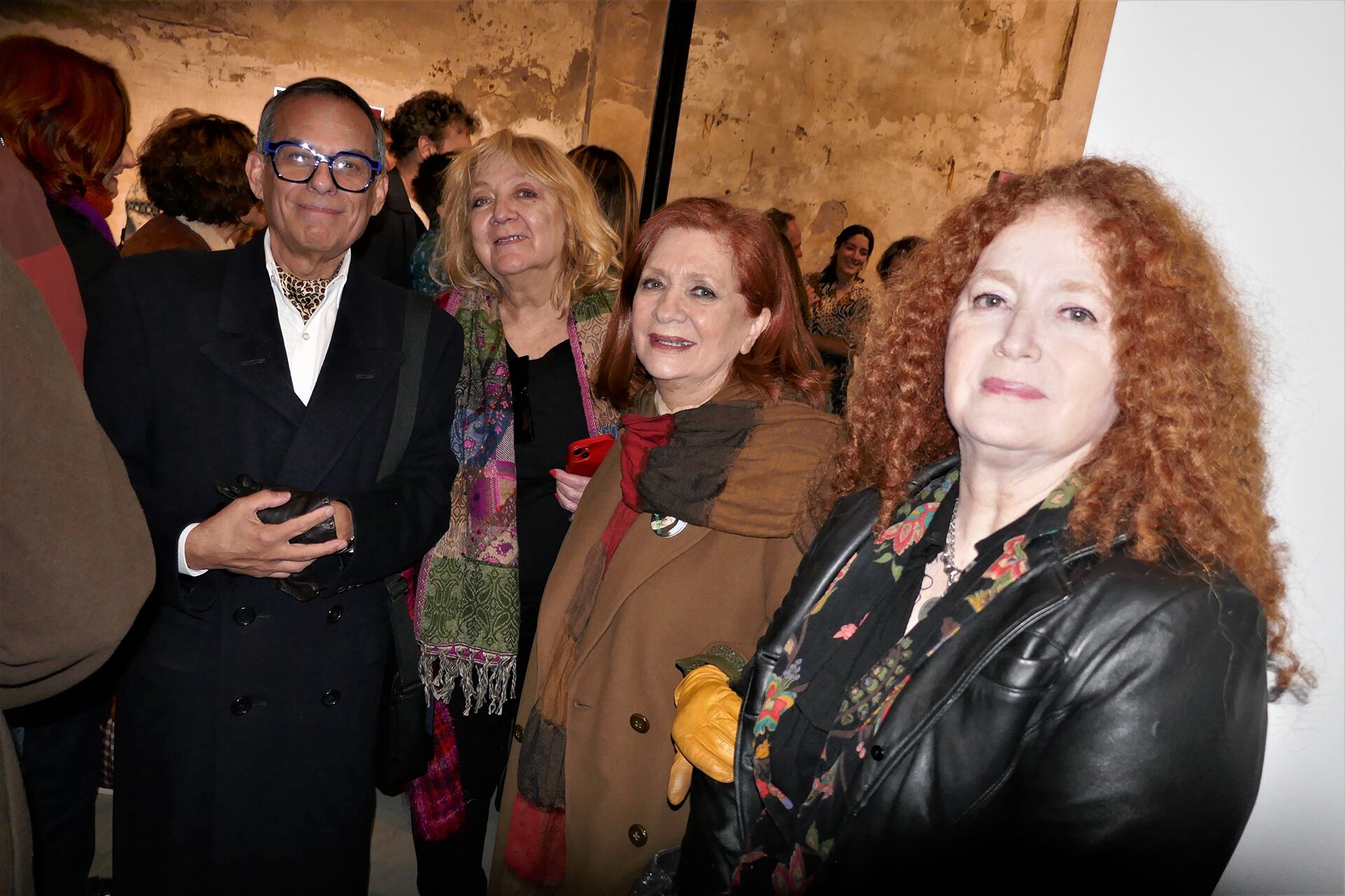 La presidente de Fundación ALPI, Teresa González Fernández, junto a su hermana Luz y Patricia Martínez de Teran