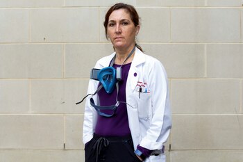 La doctora Laura Bontempo cuida