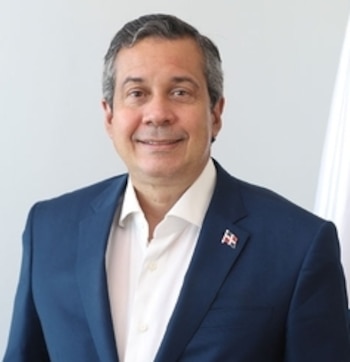 Orlando Mera asumió el cargo de ministro de Medio Ambiente y Recursos Naturales en el año 2020 (específicamente el 16 de agosto de 2020), al inicio del gobierno del presidente Luis Abinader.