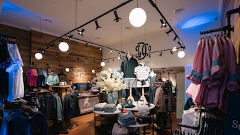 Moda internacional: Superdry & Co abrió su primer local y proyecta expandirse en la región desde la Argentina