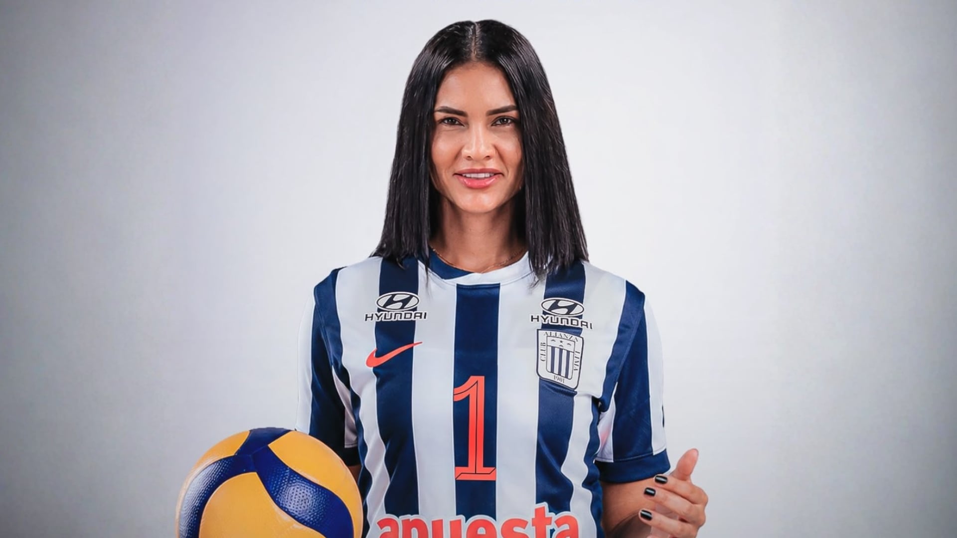 Ioana Baciu llega a Alianza Lima desde Rumanía para la temporada 2026/27. Crédito: Prensa AL