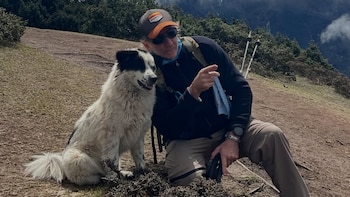 La nueva travesía extrema de Facundo Arana en el Monte Everest: la inesperada compañía de un perro en la aventura