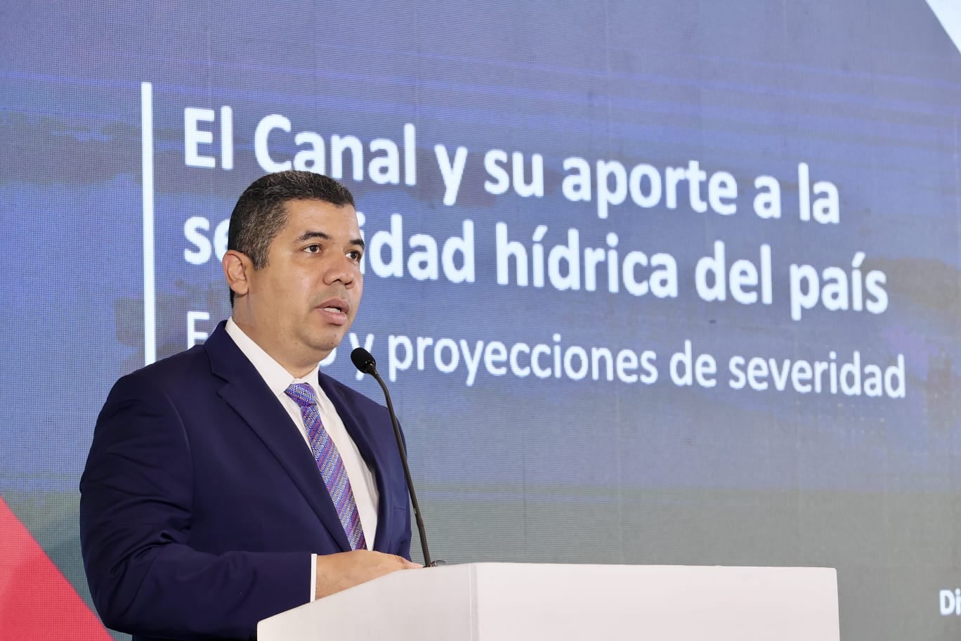 Erick Córdoba, gerente de la División de Hidrometeorología del Canal de Panamá, explicó que entre mayo y agosto las lluvias estuvieron un 34% por debajo del promedio histórico, mientras que los aportes de agua a la cuenca disminuyeron un 44%. Cortesía Apede