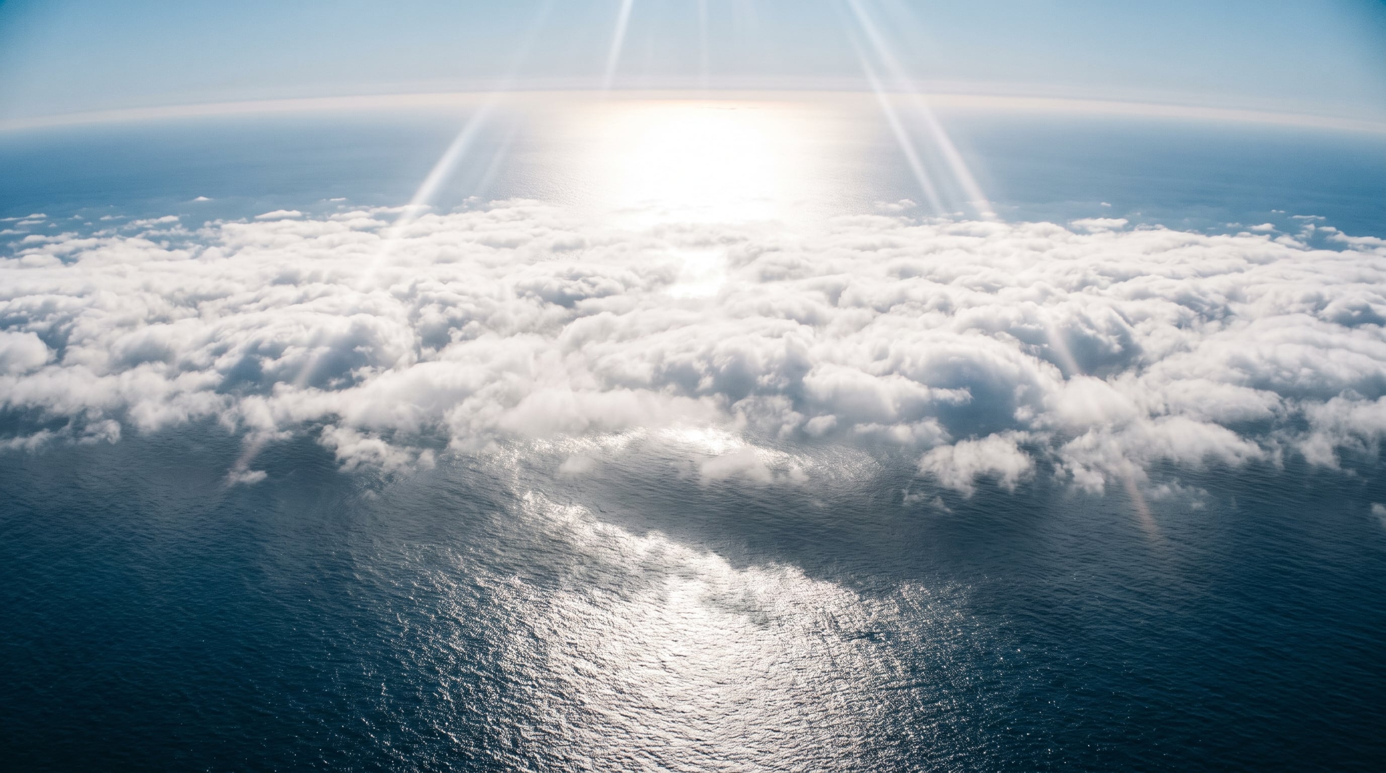 Un estudio publicado en Science Advances propuso que el aclaramiento de nubes marinas sobre el Pacífico sur podría debilitar El Niño antes de sus mayores impactos (Imagen Ilustrativa Infobae)