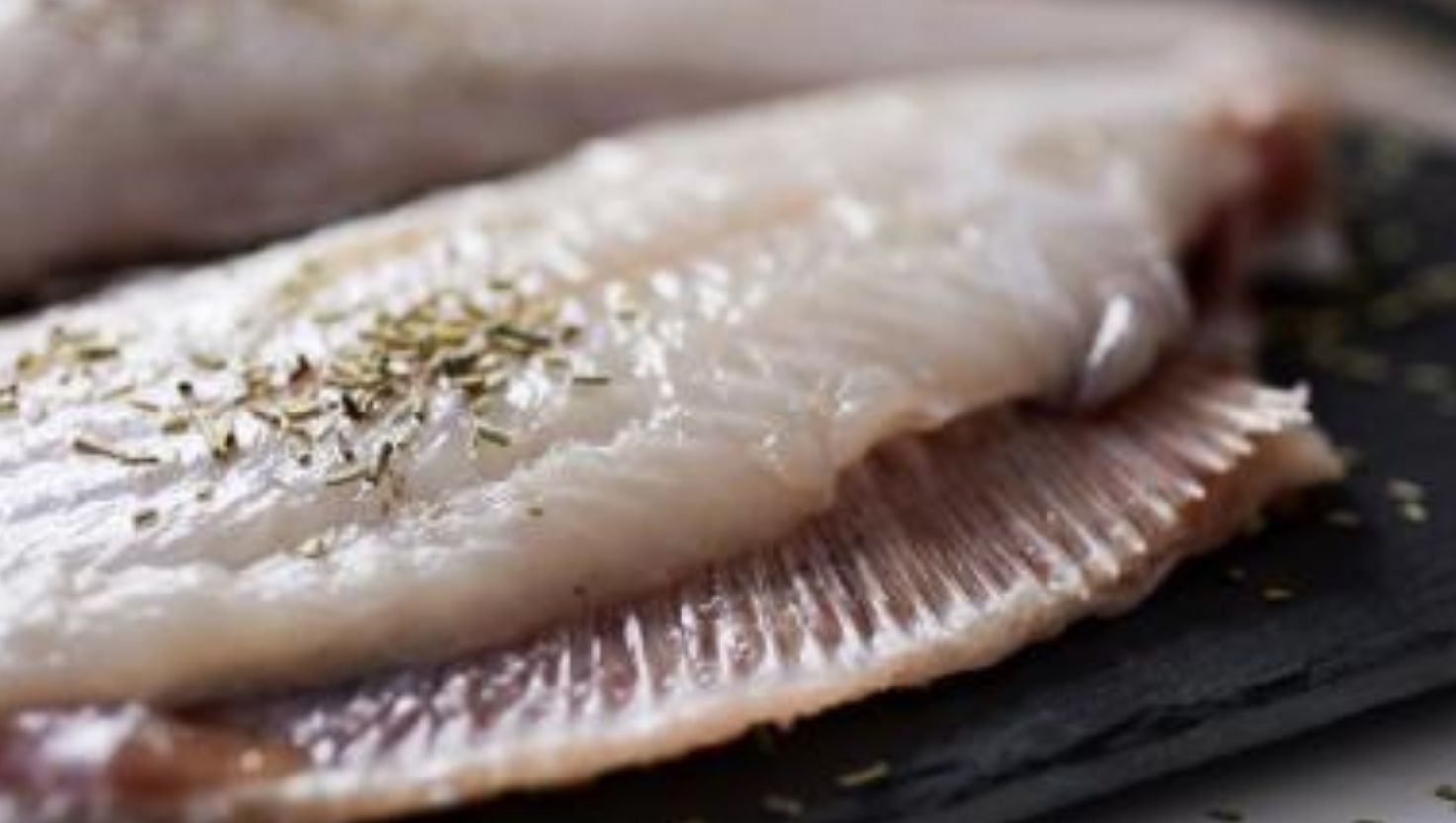 El fraude en el etiquetado de pescado afecta principalmente a especies de alto valor comercial como mero y lenguado, sustituidas por basa y lisa.