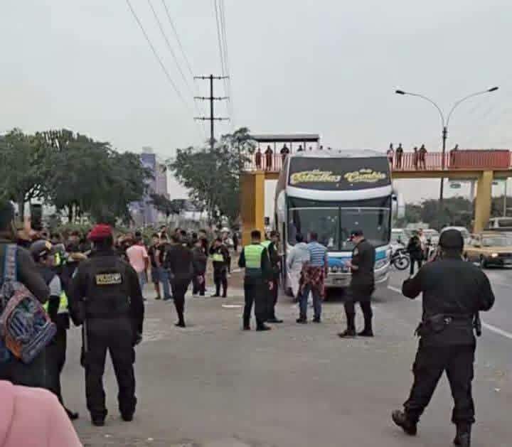 Tres heridos luego de ataque de sicarios contra el bus de ‘Las Estrellas de la Cumbia’.