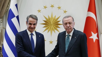 Mitsotakis y Erdogan pactan "agenda