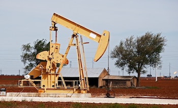 El petróleo de Texas se dispara un 5,27 % tras la decisión de la OPEP+. EFE/Larry W. Smith/Archivo