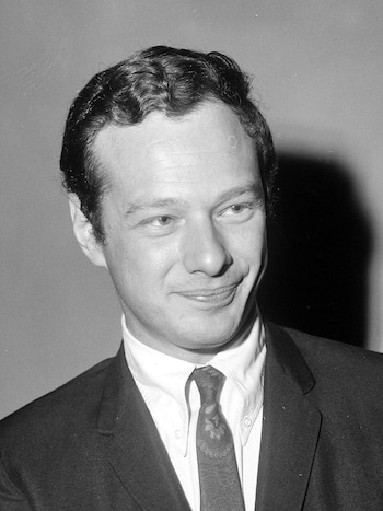 Brian Epstein en 1965 (Wikipedia)
