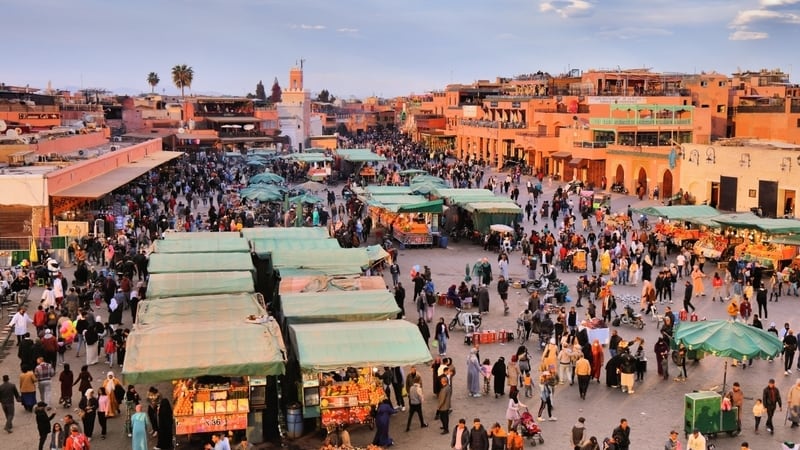 Plaza de Marrakech, en Marruecos (Shutterstock).