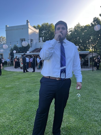 La corbata de Ezequiel causó