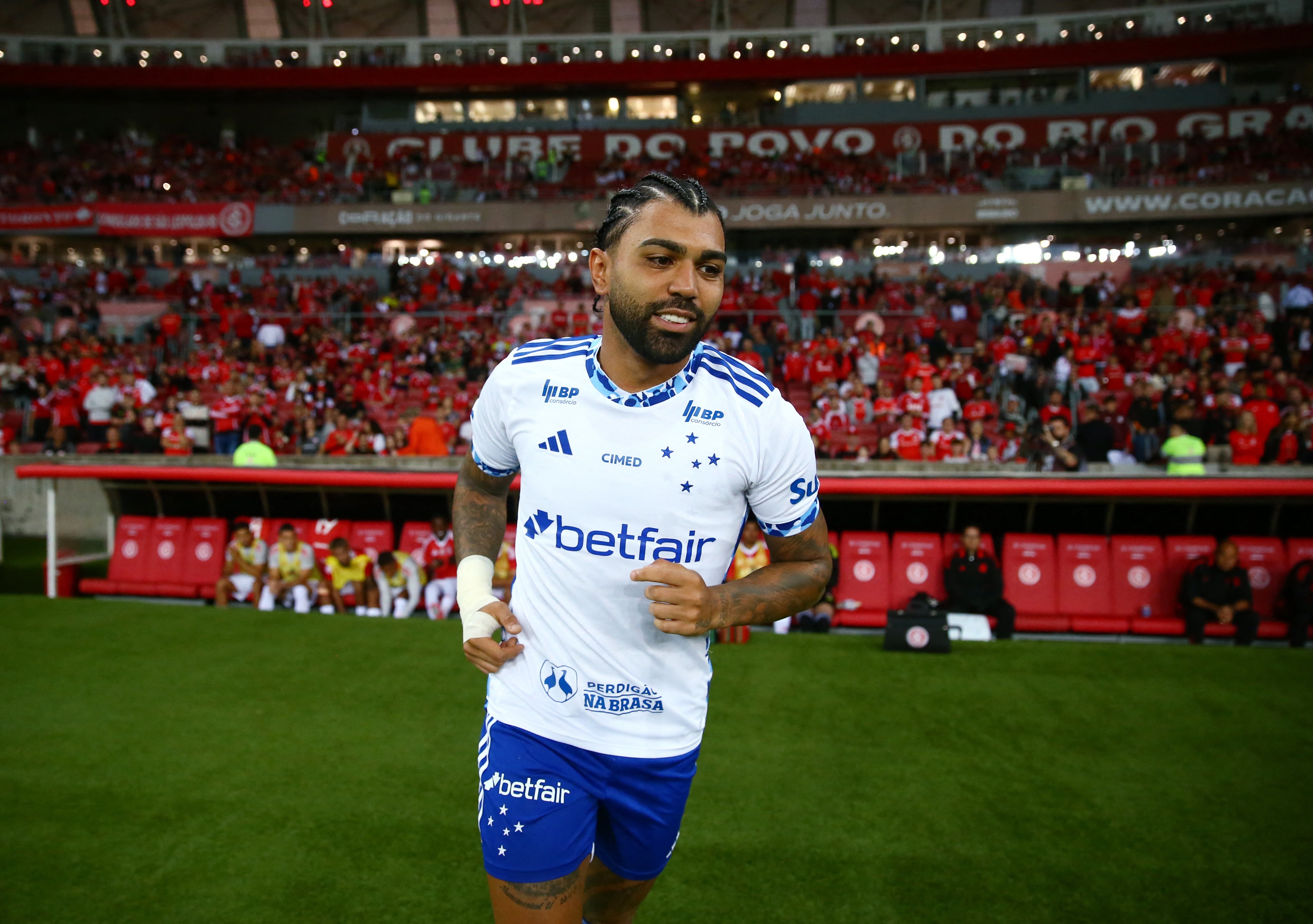 Gabigol con la camiseta del Cruzeiro (REUTERS/Diego Vara)