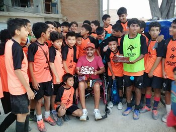 Julio García junto a los