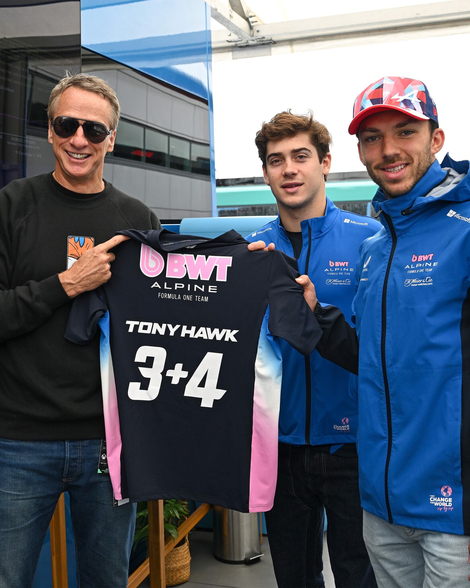 Tony Hawks visitó el box de Alpine