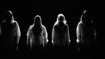 El viaje entre OVNIs y