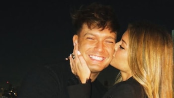 Ian Lucas celebró un nuevo mes de amor con su novia y publicó una romántica foto: “Te amo”