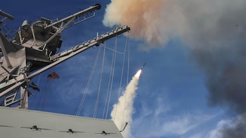 EEUU ataca una base iraní en Bandar Abbás tras derribar drones sobre el estrecho de Ormuz