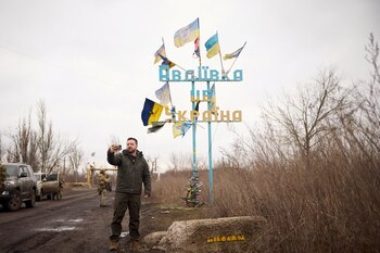 Volodymyr Zelensky en Avdiivka, en una foto de archivo (Ukrainian Presidential Press Service/Handout via REUTERS)