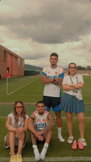 En medio del encuentro entre familiares y jugadores, Daniel Muñoz compartió con su esposa, Manuela Jiménez, y Luis Díaz con su pareja, Geraldine Rodríguez - crédito @danielmuñoz/Instagram