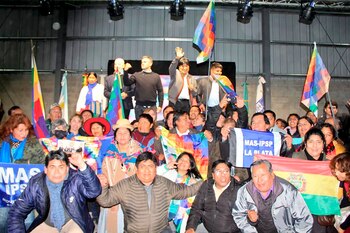 Evo Morales junto a Oscar