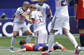 De Ketelaere mete el empate. (EFE/CHRISTOPHER TORRES)