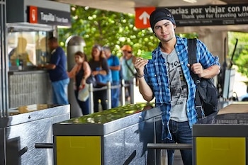 El Tiquete Metro Estudiantil otorga una tarifa diferencial para 60 viajes al mes en el Metro de Medellín, Metrocable, Tranvía, Metroplús y rutas alimentadoras - crédito Metro de Medellín/Alcaldía de Medellín/Sapiencia