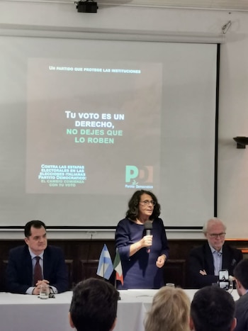 La vicecanciller italiana alertó en