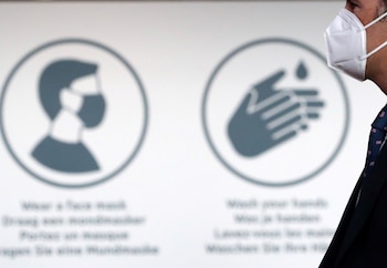 Los pasajeros aéreos deberán realizarse un examen viral dentro de los tres días previos a la salida del vuelo hacia Estados Unidos (REUTERS)