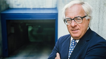 Ray Bradbury, escritor estadounidense: “No hace falta quemar libros para destruir una cultura, solo basta con lograr que la gente deje de leerlos”