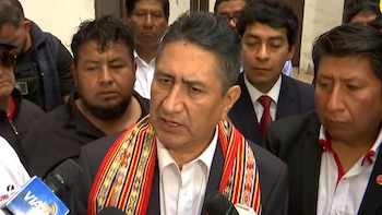 Vladimir Cerrón sale de la clandestinidad y reaparece en público: “Siempre estuve en Perú”