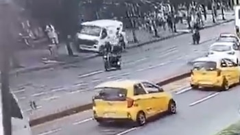 En video quedó captado el momento en que una Aerovan se subió al andén y atropelló a tres personas en Manizales: una adulta mayor murió