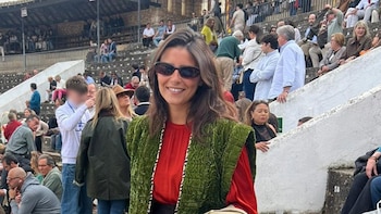 Primeras imágenes de Tana Rivera en la plaza, viendo a Roca Rey, tras confirmarse su relación