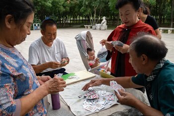 Jugando a las cartas en