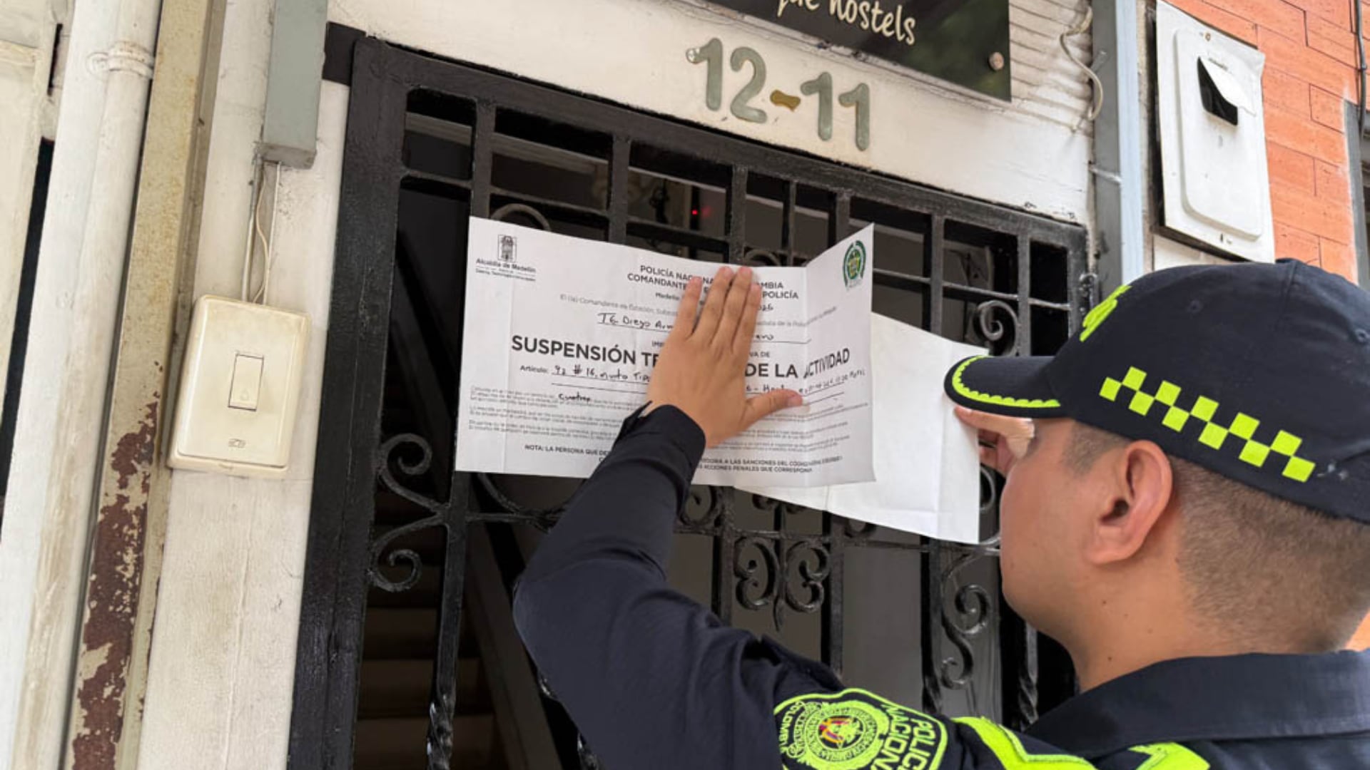 La Secretaría de Turismo indicó que los operativos buscan exigir requisitos legales, proteger el uso residencial y prevenir delitos contra niños, niñas y adolescentes - crédito Alcaldía de Medellín