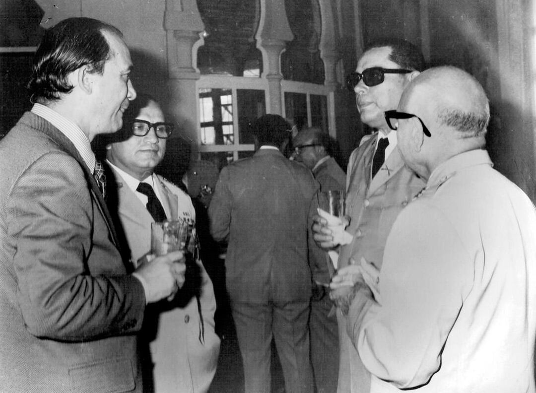 El desaparecido coronel José Ramón Silva Reyes, tercero de izquierda a derecha, de lentes, durante sus tiempos de fiscal militar. (Foto archivo)