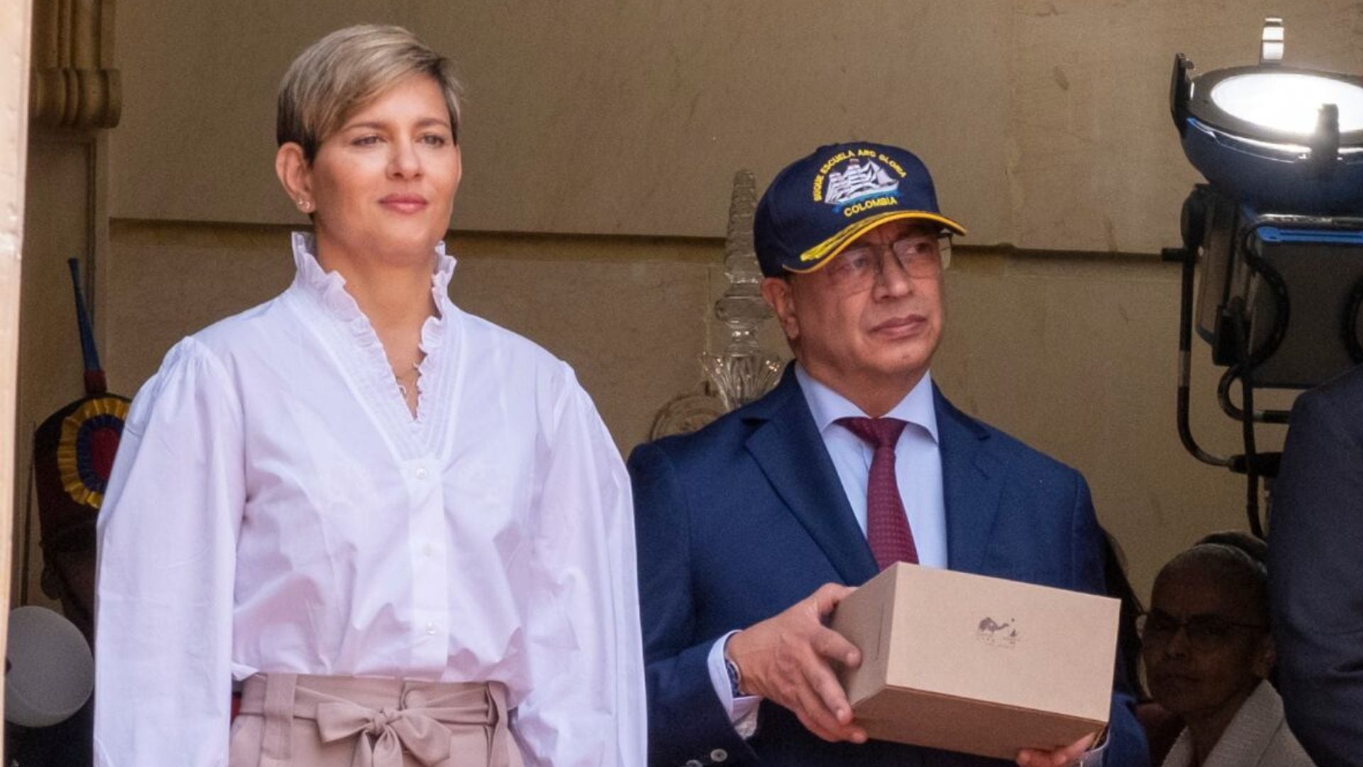 Verónica Alcocér estuvo en el ojo de la polémica por unos contratos a su maquillador y peluquero, Gustavo Petro se pronunció - crédito Cesar Carrión/Presidencia de Colombia