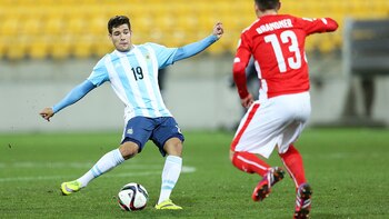 Emiliano Buendía representando a la