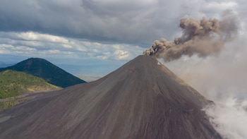 Guatemala: Un turista costarricense muere durante recorrido en el volcán Pacaya