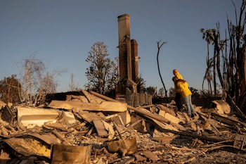 La ley AB 1847 extiende hasta el 7 de enero de 2029 el plazo para solicitar la suspensión de pagos por los incendios que comenzaron el 7 de enero de 2025 (REUTERS/David Ryder)