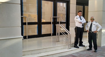 La entrada del Sanatorio Antártida, en Caballito, que es propiedad del Sindicato de Camioneros