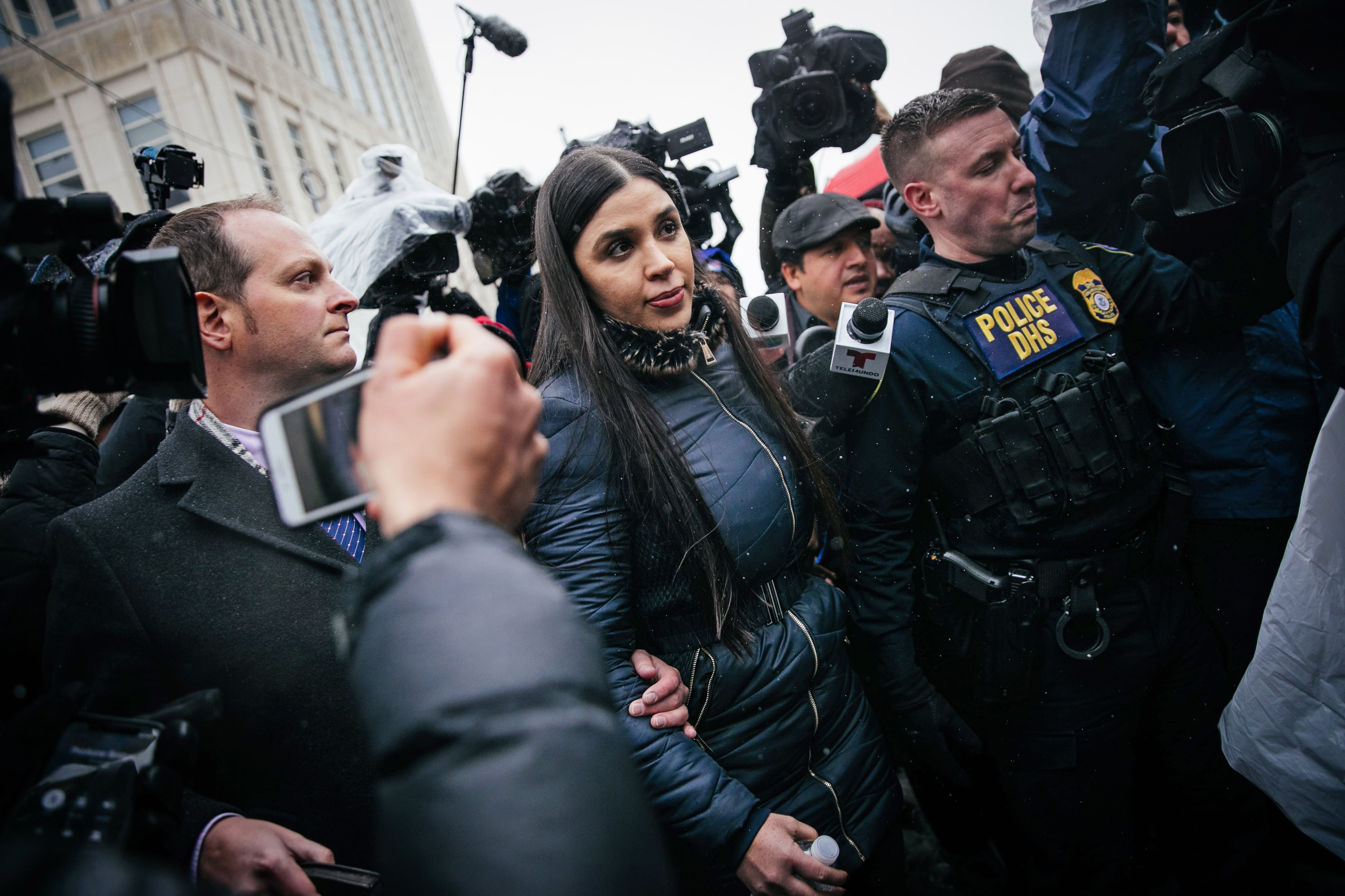 La esposa de Joaquín “El Chapo” Guzmán debutó en transmisiones en vivo tras recuperar su libertad en septiembre de 2023.EFE/Kevin Hagen